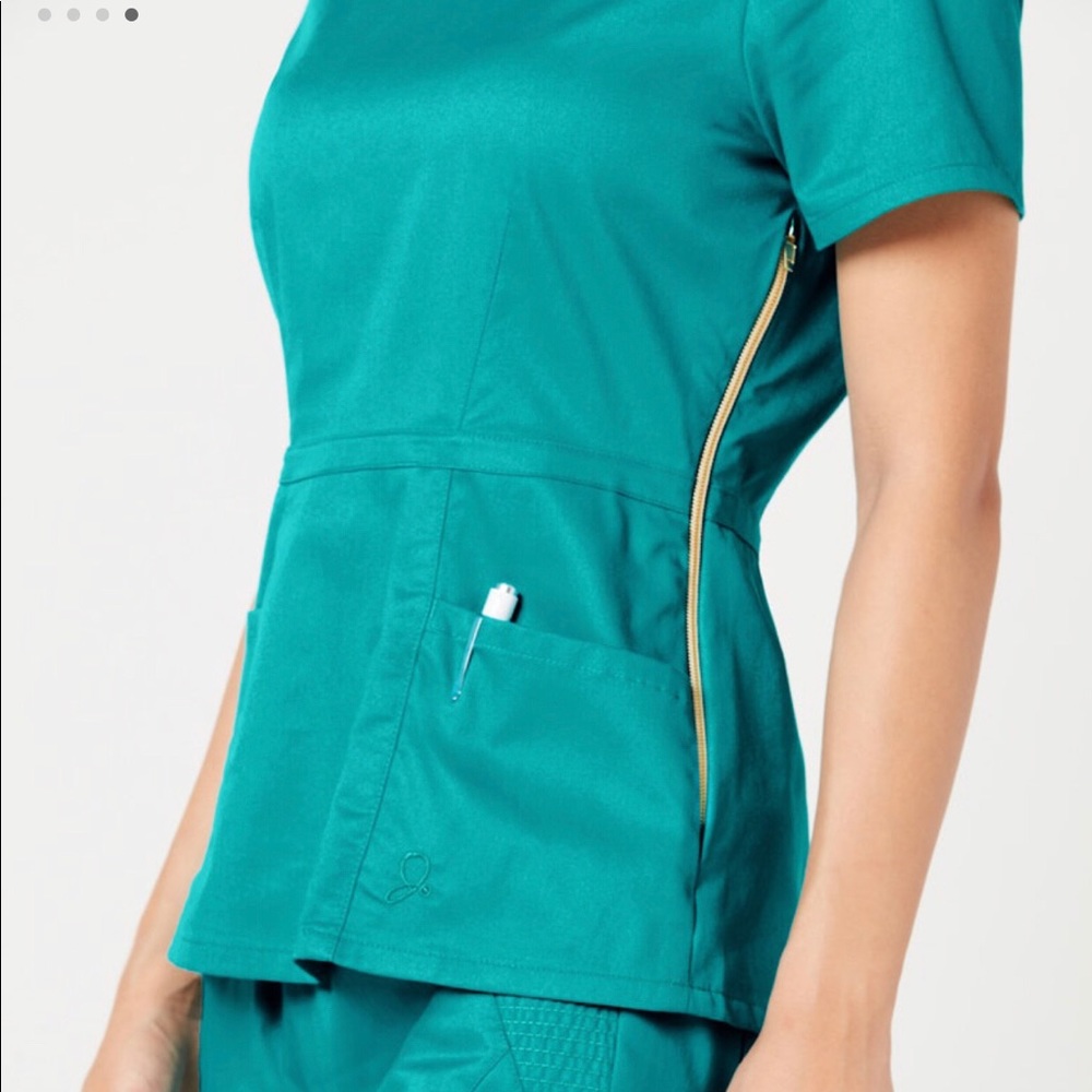 Januu  scrub top (brand new)